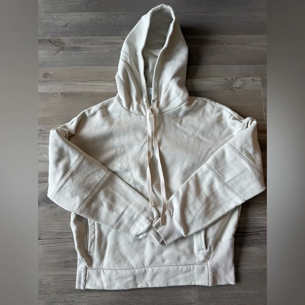 ALO Yoga Ivory sweatshirt XS - Picture 1 of 5